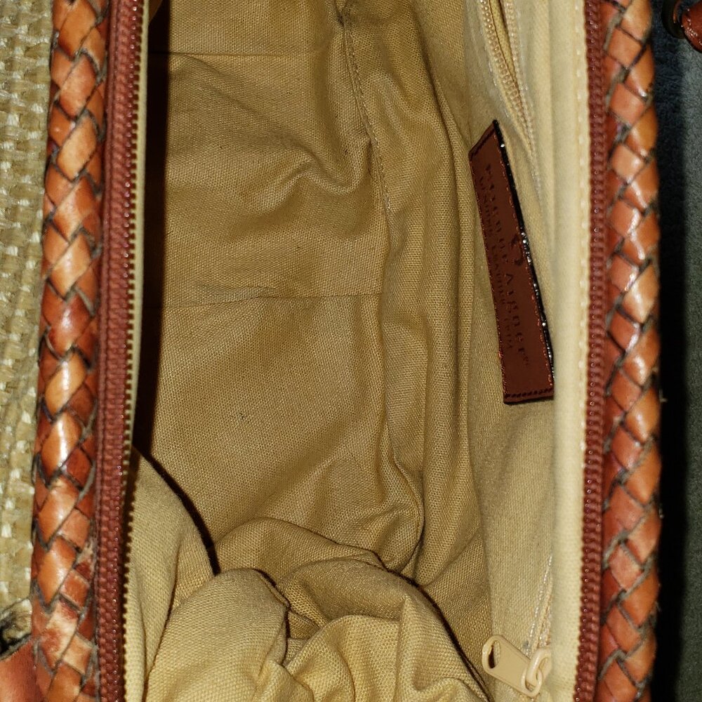 Etienne Aigner crossbody/shoulder purse - Picture 5 of 7